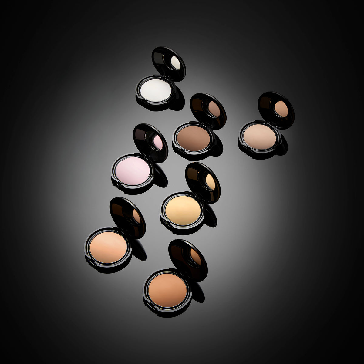 under-eye-powder-06-06-5-2025_PMG_FACE_BP_Collection_Ecomm_Edits_BryanEdwards_4_1 Skin Fetish: Sublime Perfection Blurring Under-Eye Powder